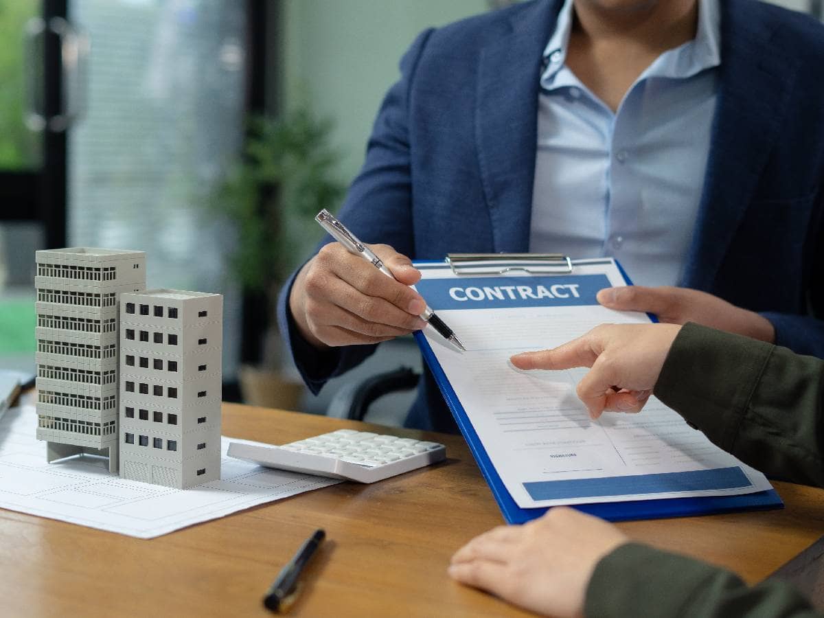 commercial lease negotiation strategies for landlords tolj